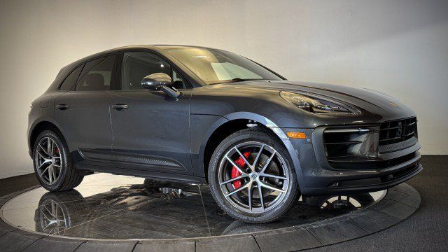 Used 2023 Porsche Macan S AWD/4WD image 2