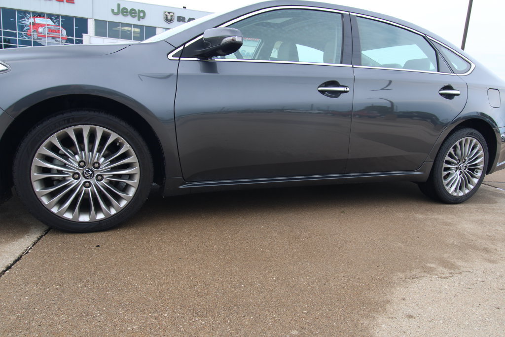 Used 2018 Toyota Avalon Limited w/ All Weather Liner Package FWD image 10