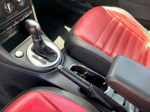 Used 2012 Volkswagen Beetle 2.0T FWD image 13