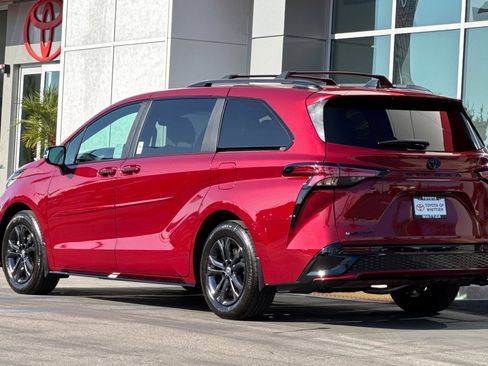 Certified 2025 Toyota Sienna XSE image 8