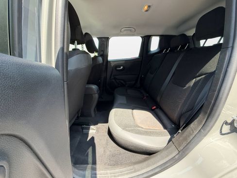 Used 2023 Jeep Renegade Latitude AWD/4WD image 13