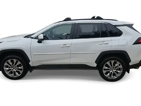 Used 2021 Toyota RAV4 XLE Premium FWD image 5