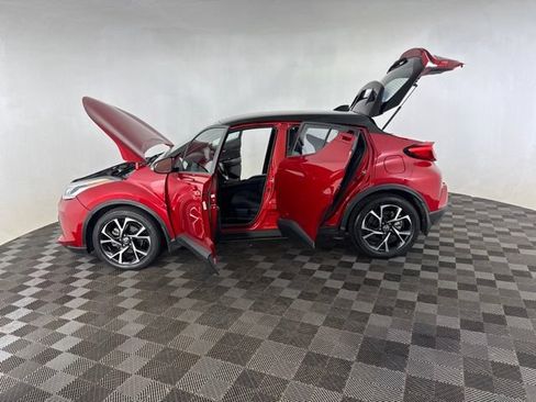 Used 2020 Toyota C-HR XLE FWD image 12