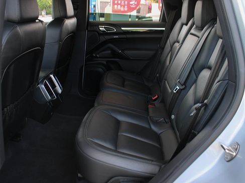 Used 2016 Porsche Cayenne AWD/4WD image 17