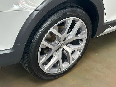 Used 2017 Volkswagen Golf Alltrack S image 26