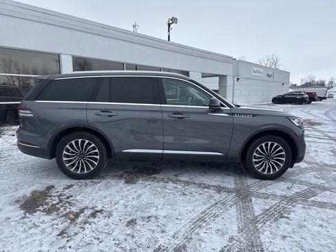 Used 2023 Lincoln Aviator Reserve w/ Equipment Group 201A image 2