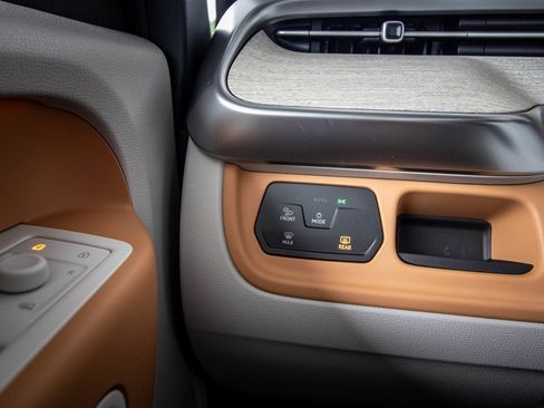 New 2025 Volkswagen ID. Buzz 1st Edition image 30