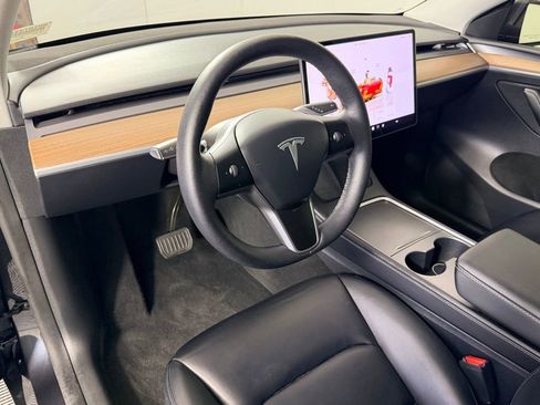 Used 2025 Tesla Model Y Long Range image 33