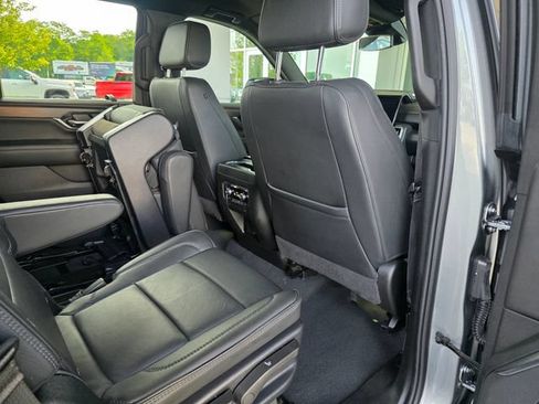 Used 2025 GMC Yukon Denali AWD/4WD image 14