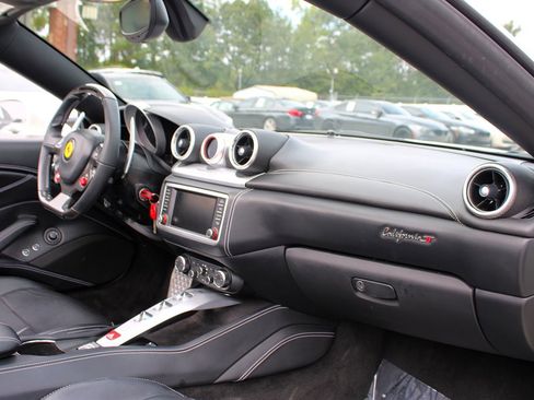 Used 2015 Ferrari California T image 30