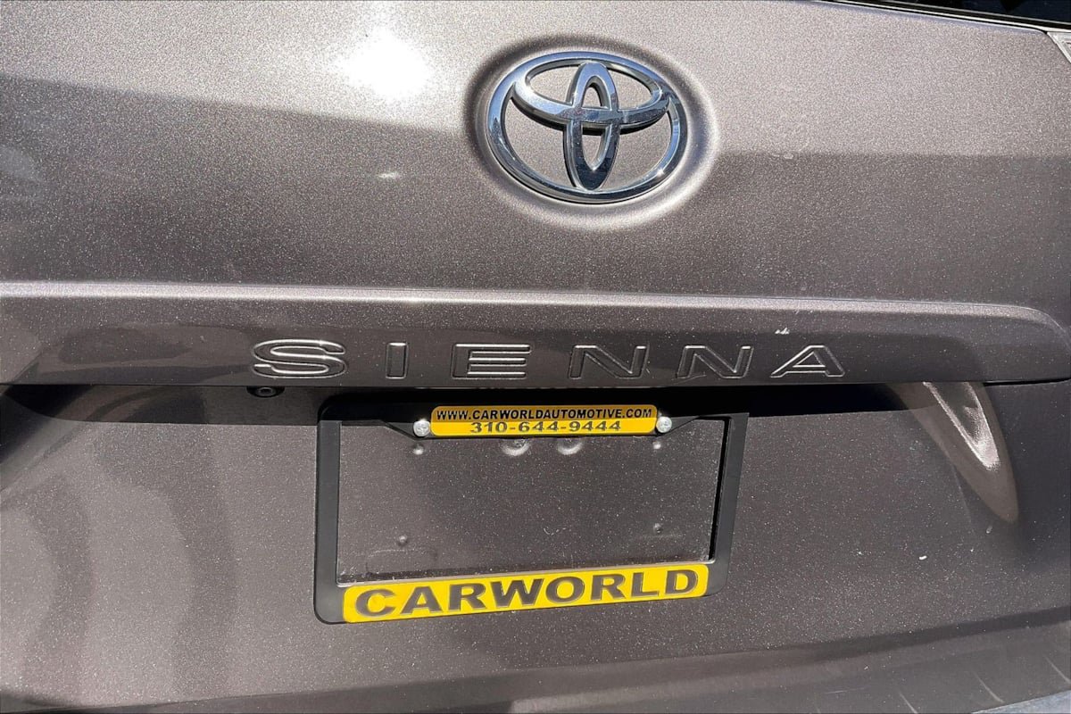 Used 2015 Toyota Sienna SE FWD image 8