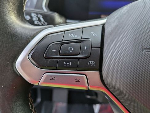 Used 2022 Volkswagen Tiguan SE image 19