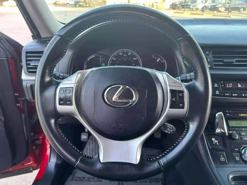 Used 2011 Lexus CT 200h Premium image 10