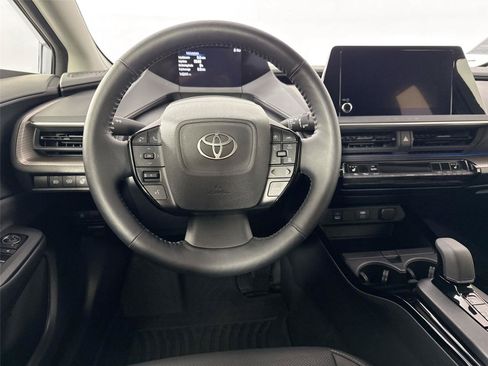 Certified 2025 Toyota Prius XLE FWD image 31