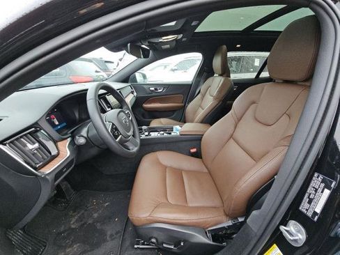 Certified 2025 Volvo V60 B5 Cross Country Plus image 5