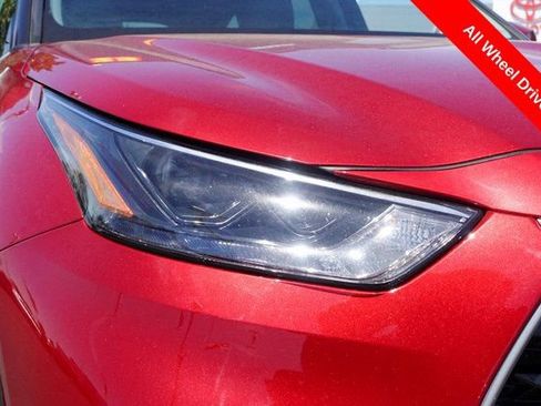 Certified 2023 Toyota Highlander XLE image 7
