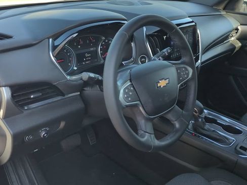 Used 2023 Chevrolet Traverse LT FWD image 12