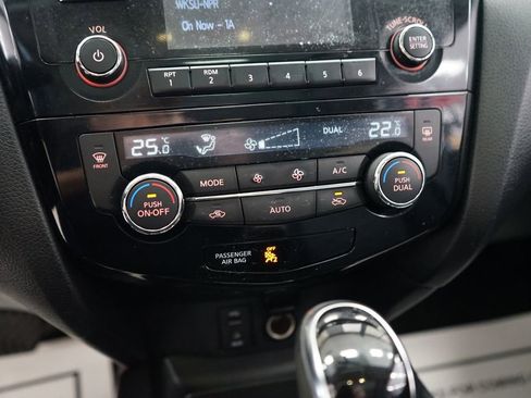 Used 2018 Nissan Rogue Sport SV image 33