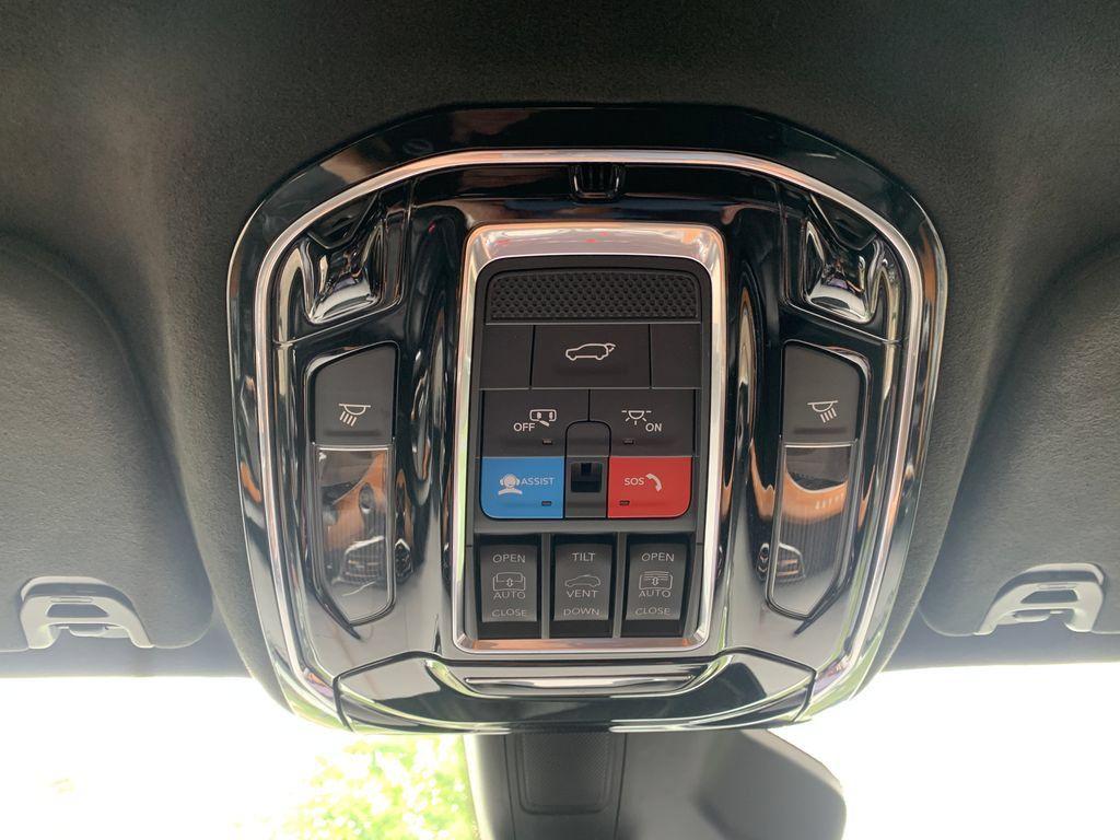 Used 2024 Jeep Grand Wagoneer L Series III AWD/4WD image 19
