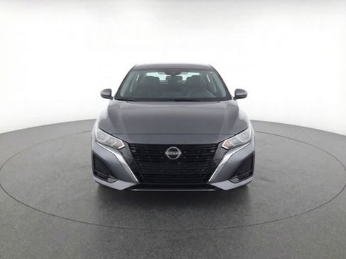 Used 2024 Nissan Altima 2.5 SV image 2