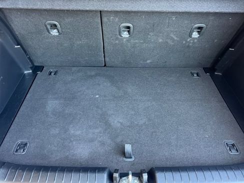 Used 2025 Hyundai Venue SEL FWD image 19