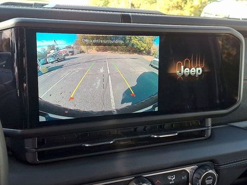 Used 2024 Jeep Wrangler Unlimited Rubicon AWD/4WD image 18