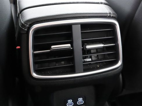 Used 2025 Genesis G70 2.5T image 89