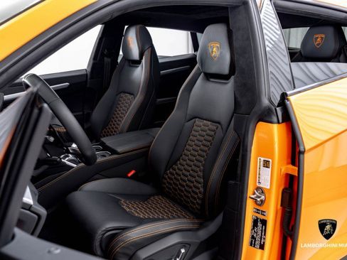 Used 2022 Lamborghini Urus image 33