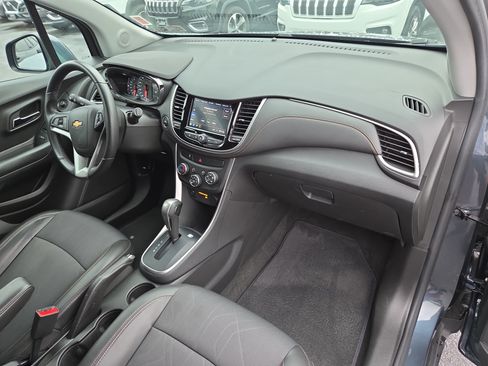 Used 2022 Chevrolet Trax LT w/ Sport Edition FWD image 19