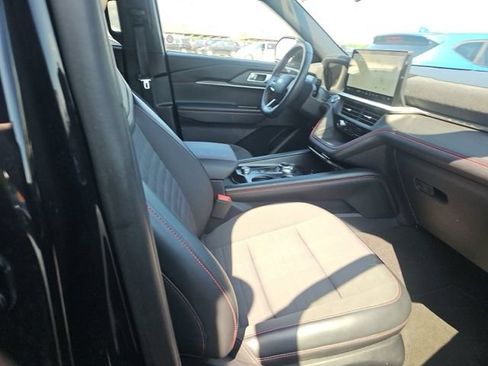Used 2025 Ford Explorer ST-Line w/ ST-Line Street Pack AWD/4WD image 9