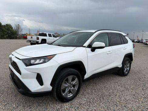 Used 2022 Toyota RAV4 LE AWD/4WD image 4