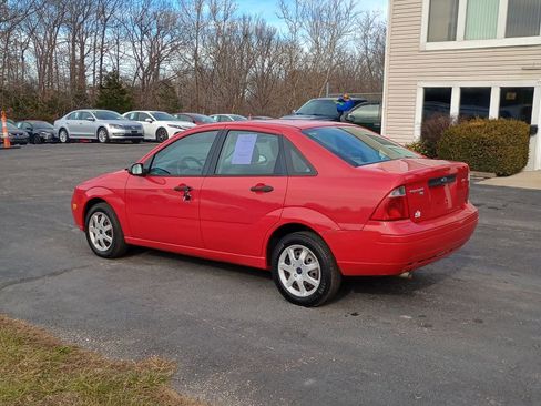 Used 2005 Ford Focus ZX4 image 3