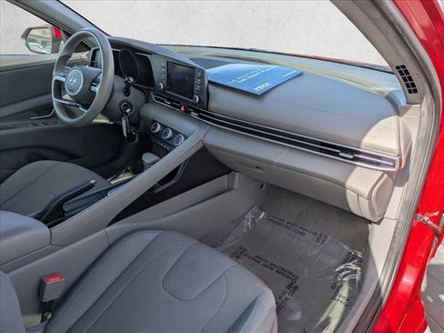 Certified 2021 Hyundai Elantra SE FWD image 20