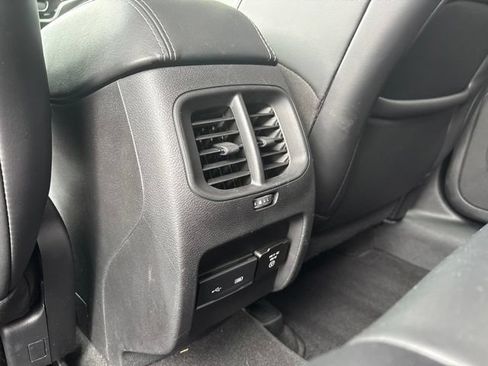 Used 2019 Jeep Cherokee Limited AWD/4WD image 16