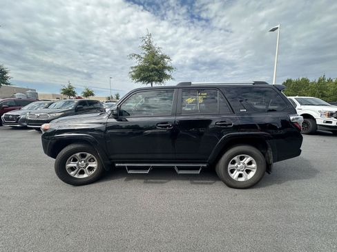 Used 2024 Toyota 4Runner SR5 RWD image 9