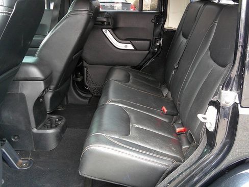 Used 2014 Jeep Wrangler Unlimited Sahara w/ Dual Top Group AWD/4WD image 12