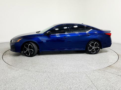 Used 2023 Nissan Altima 2.5 SR image 12