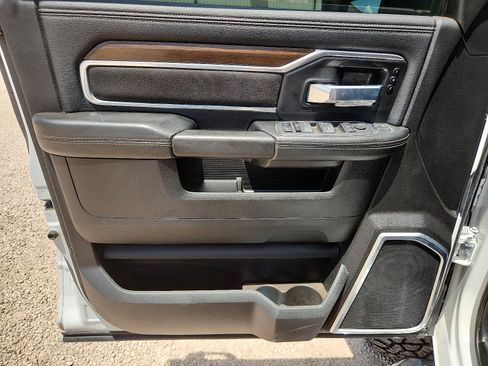 Used 2024 RAM 2500 Laramie AWD/4WD image 12