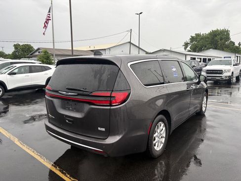 Used 2023 Chrysler Pacifica Touring-L FWD image 26