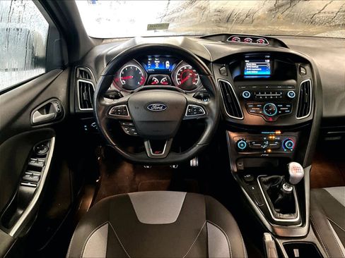 Used 2018 Ford Focus ST image 17