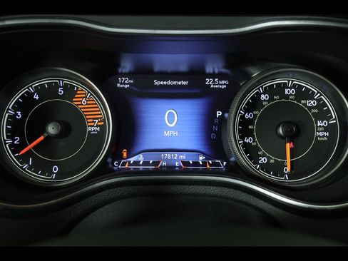 Used 2022 Jeep Cherokee Latitude Lux w/ Sun & Sound Group AWD/4WD image 25
