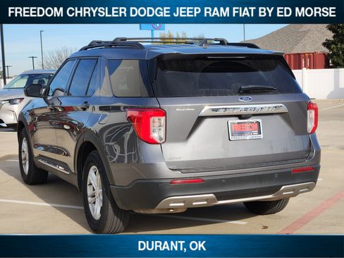 Used 2022 Ford Explorer XLT w/ Equipment Group 202A image 5