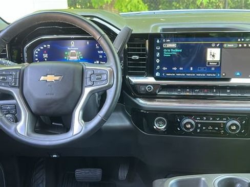 Used 2024 Chevrolet Silverado 1500 LT AWD/4WD image 18