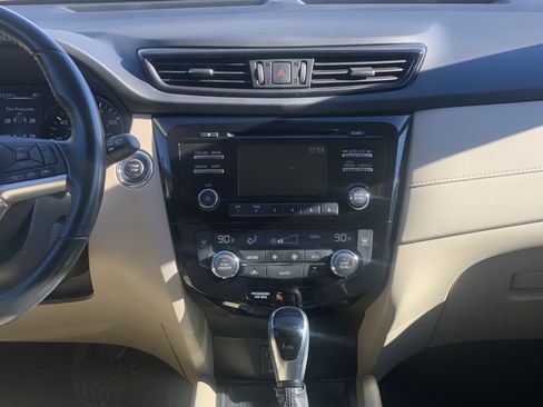 Used 2017 Nissan Rogue SV image 31