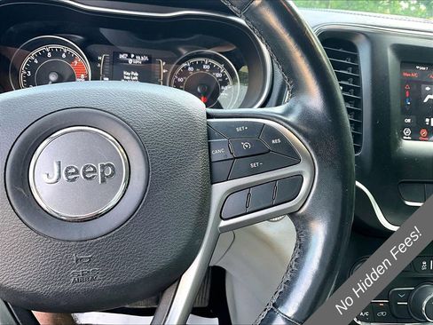 Used 2021 Jeep Cherokee Latitude Lux FWD image 17