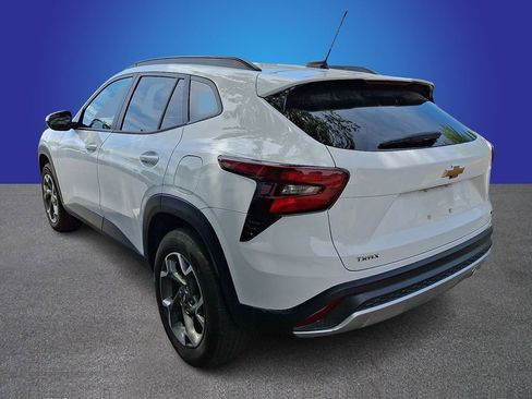 Used 2025 Chevrolet Trax LT FWD image 7