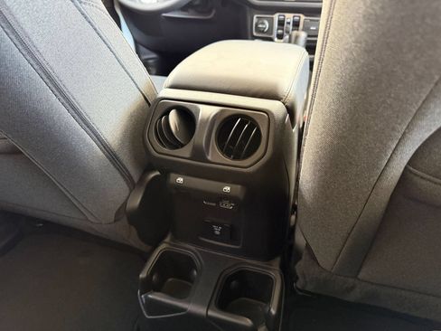 Used 2025 Jeep Wrangler Unlimited Sahara AWD/4WD image 23