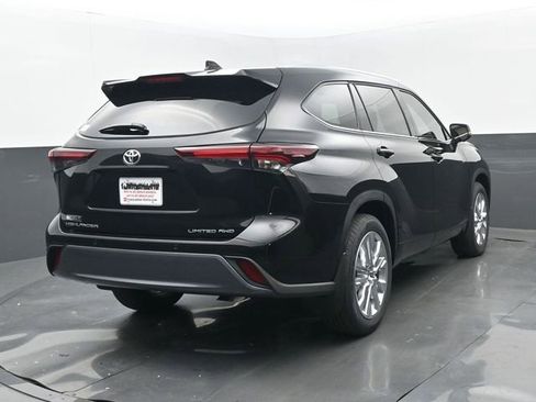 Used 2026 Toyota Highlander Limited image 22