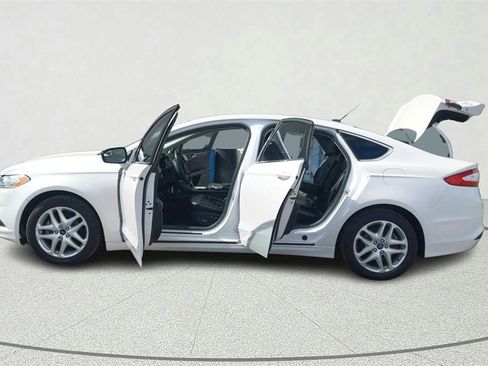 Used 2014 Ford Fusion SE w/ Equipment Group 202A image 11