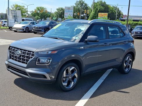 Certified 2024 Hyundai Venue SEL FWD image 3